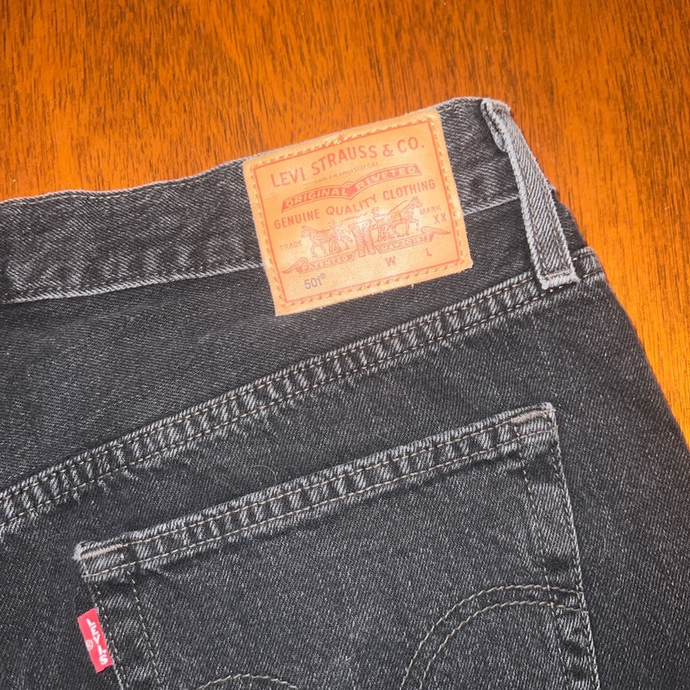 COPY - 501s Mid Thigh Denim Jean Shorts - Size 30 - Picture 4 of 4